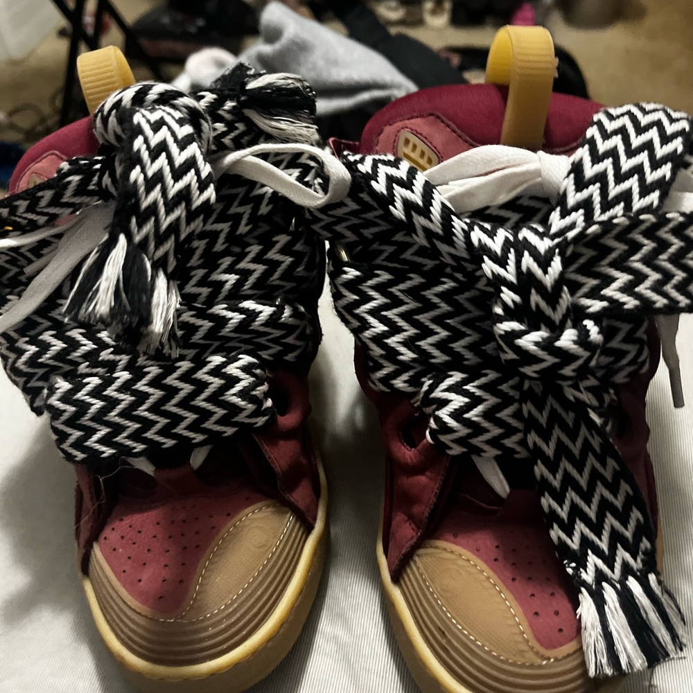 Tan and Black Sneakers with Zigzag Pattern and Rubber Soles